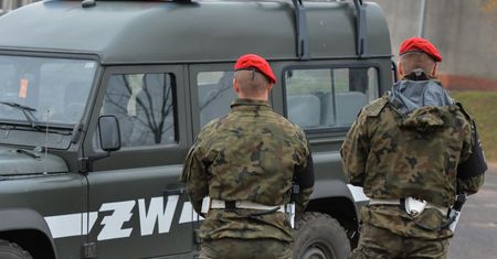 Żołnierz zaatakował ciężarną żonę siekierą. Kobieta walczy o życie. Nowe informacje