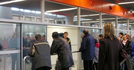 Odebrał niewierną dziewczynę z lotniska. Nie spodziewała się takiej zemsty