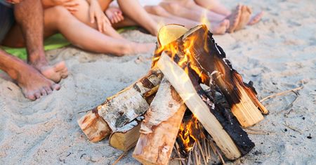 Ognisko na plaży - Polacy korzystają ze zmiany przepisów?