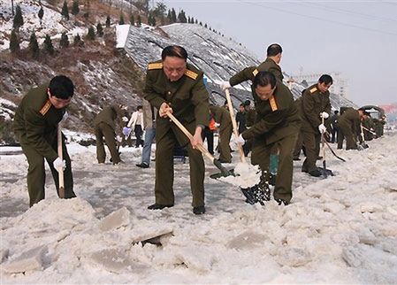 500 tys. chińskich żołnierzy walczy ze śniegiem
