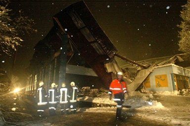11 ofiar śmiertelnych po zawaleniu się dachu lodowiska