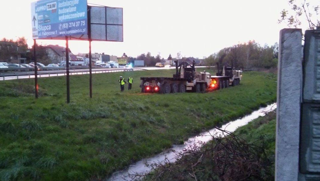 Amerykańskie ciężarówki "zaparowały" nad rzeczką