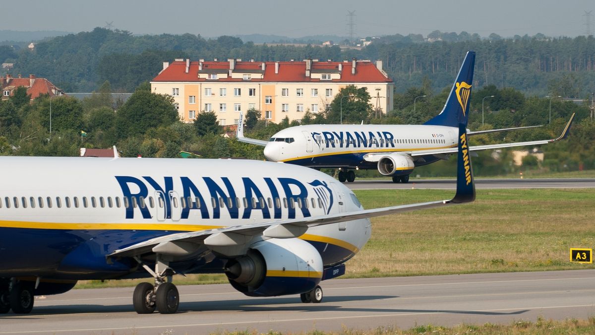 - Zdarza się, że podczas oglądania telewizji trzeba zwiększać głośność - tak na wydawany przez samoloty hałas skarży się pani Maria, która mieszka tuż przy krakowskich Balicach