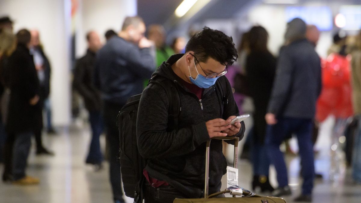 Koronawirus przynosi krajom wymierne straty - bardzo cierpi choćby turystyka, zwłaszcza we Włoszech