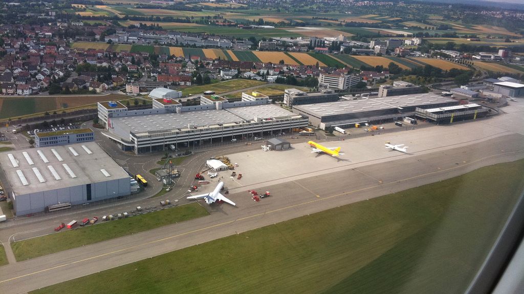 Lotnisko Stuttgart jest położone blisko osiedli mieszkaniowych