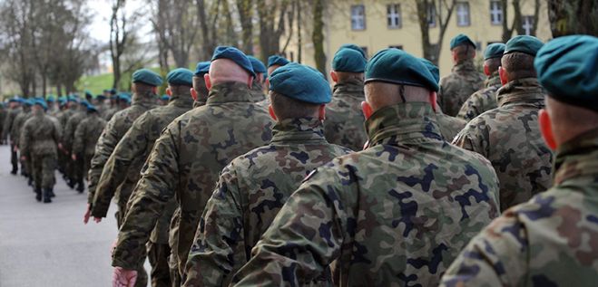 Senacka komisja za przyjęciem noweli mundurówek bez poprawek