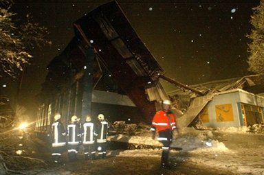 11 ofiar śmiertelnych po zawaleniu się dachu lodowiska