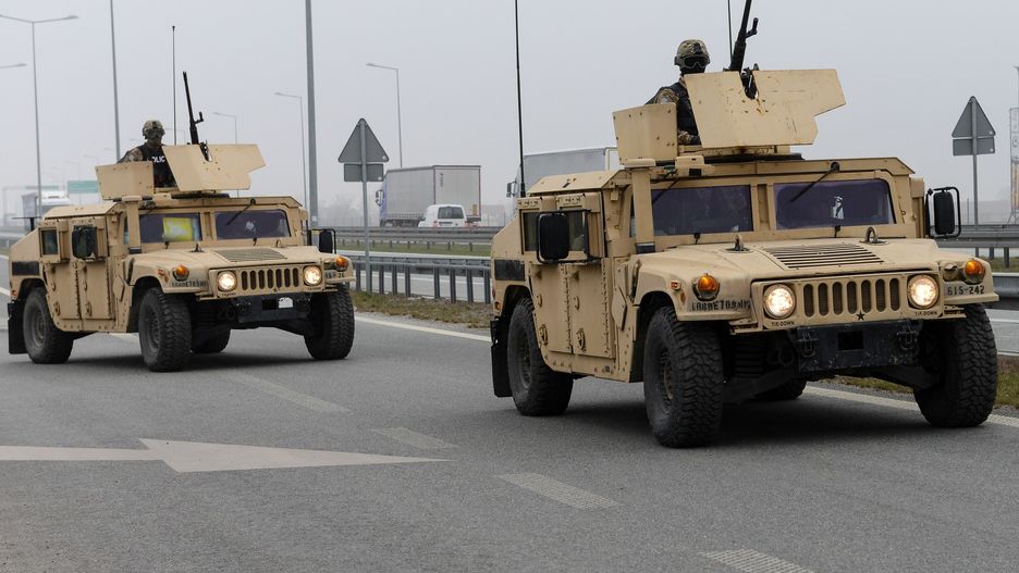 Jedn z pojazdów amerykańskiej kolumny wojskowej uderzył w inny