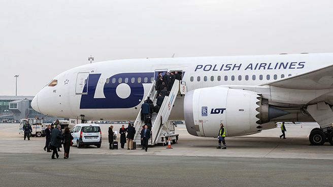 Konflikt pomiędzy częścią związków zawodowych a kierownictwem LOT-u narasta