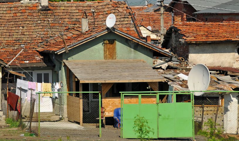 Chuligani zniszczyli koczowisko Romów