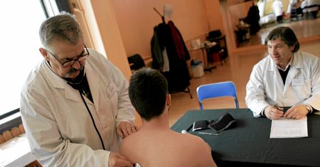 Raport NIK: młodzi Polacy ignorują kwalifikację wojskową