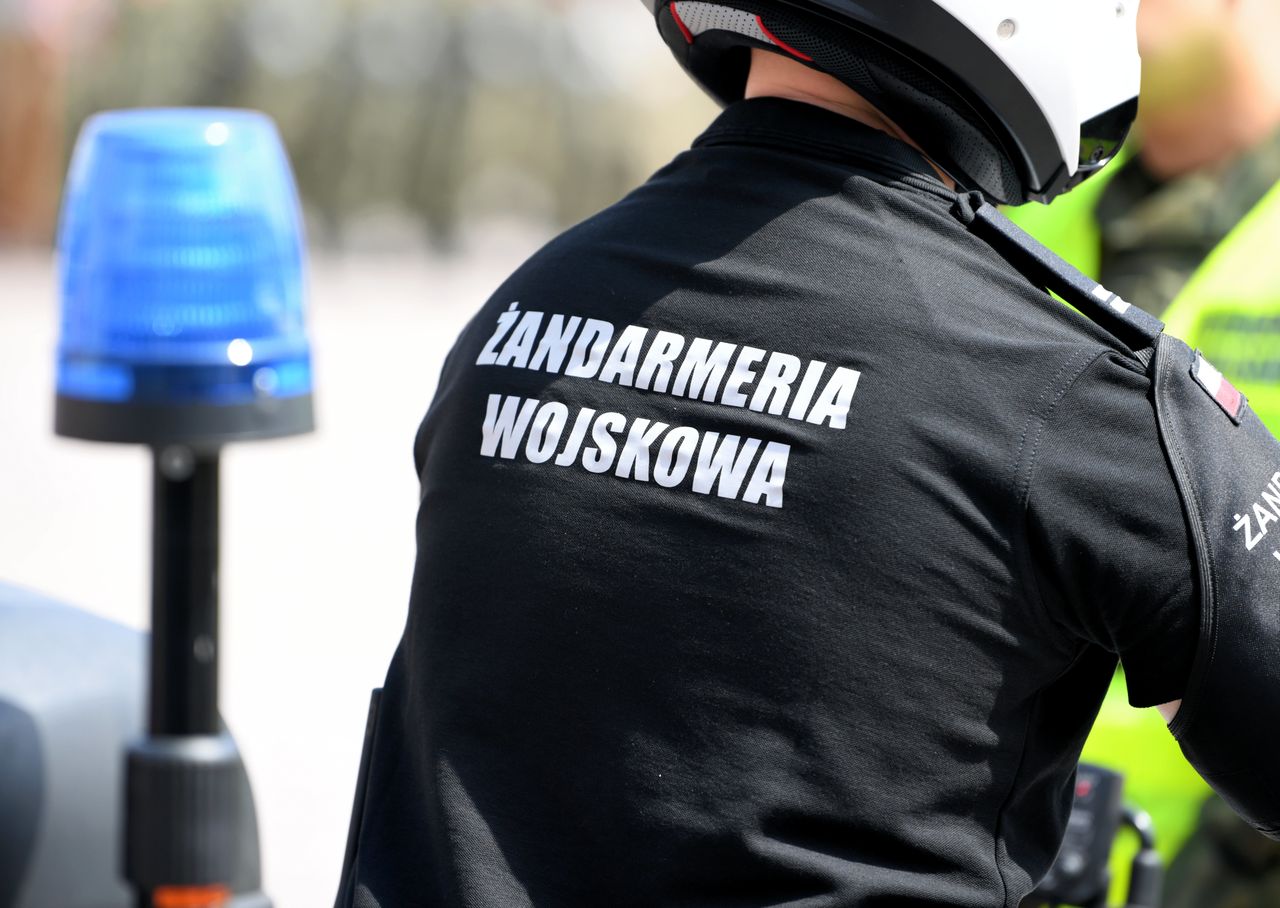 Wypadek funkcjonariusza żandarmerii wojskowej. Ciężko ranny walczy o życie