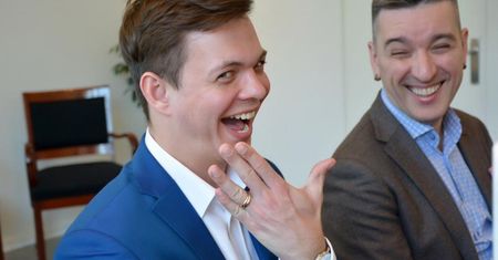 Rosja. Gejowska rodzina ucieka z kraju. Bali się utraty dzieci