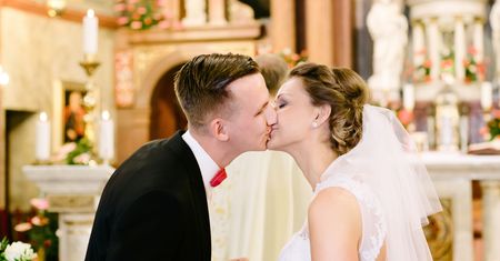 Przestarzałe kursy przedmałżeńskie z lat 70. W Polsce to nadal norma