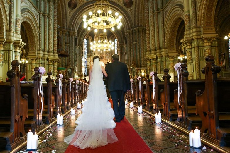 Arcybiskup lubelski zakazał grania "Hallelujah" na ślubach. Wierni są oburzeni