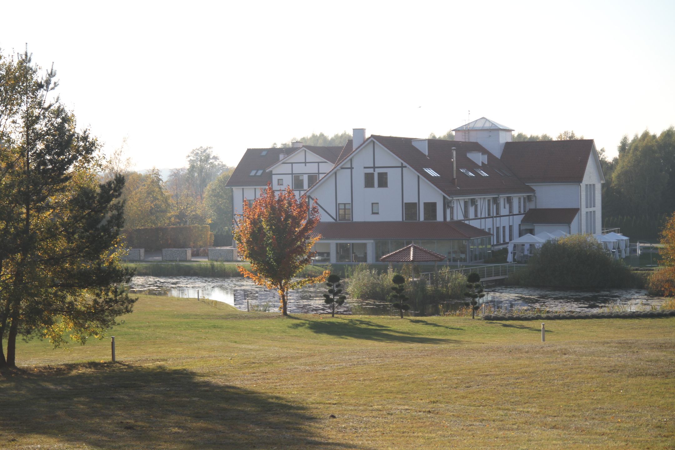 Hotel Narie, widziany z zewnątrz. 