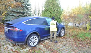 Świnoujście: złodzieje ukradli Teslę z parkingu straży granicznej