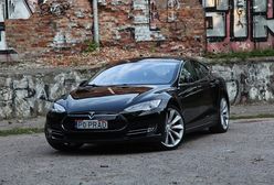 Tesla w trybie autopilot wjechała w autobus na niemieckiej autostradzie