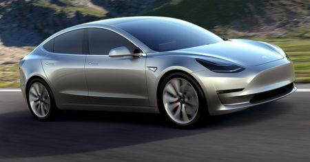 Elon Musk z problemami w Tesli. Model 3 na celowniku w USA