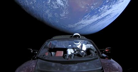 Kosmiczna Tesla jednak się rozbije. Naukowcy wyliczyli gdzie i kiedy