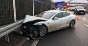 Katowice. Wypadek na tzw. zakręcie mistrzów. Tesla rozbita
