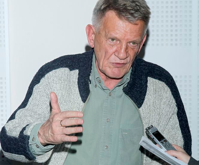 Bronisław Cieślak nie wróci do pracy. Walczy z chorobą