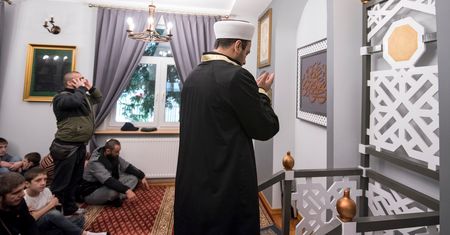 Muzułmanie dyskutują o islamofobii Polaków. Ekstremiści nakręcają spiralę emocji