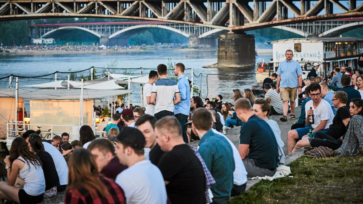 Wkrótce picie piwa nad Wisłą może być zakazane. PiS pracuje nad nowelizacją prawa.