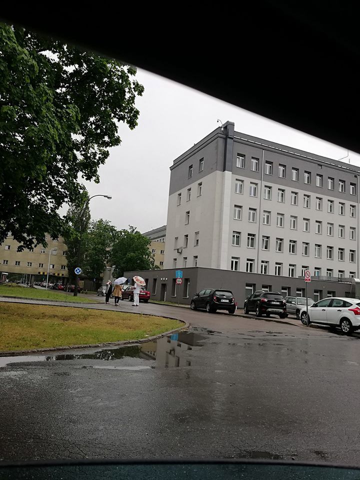 W tym budynku, na piątym pietrze ma przebywać prezes PiS Jarosław Kaczyński 