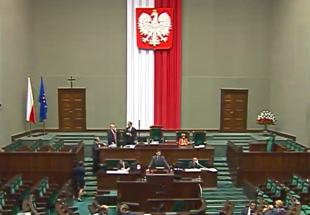 Poseł Gromadzki zablokował mównicę w Sejmie. "Robi sobie kampanię"