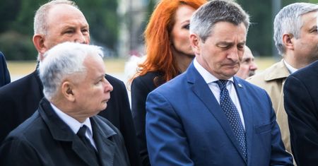 Marek Kuchciński i jego loty. "Brak dymisji będzie strzałem w głowę"