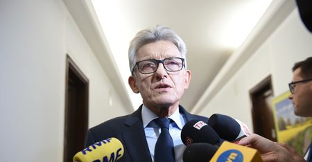 Poseł Piotrowicz o podkulonym ogonie PiS. Tłumaczy porażkę reformy Sądu Najwyższego