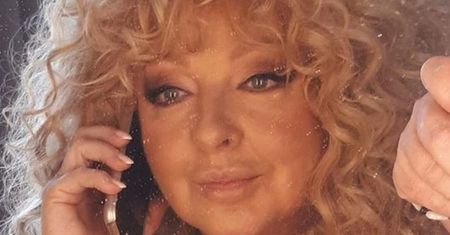 Magda Gessler pozuje w prześwitującej bluzce. Fani dopatrzyli się pewnego szczegółu