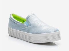 Modne obuwie: trampki Slip-on