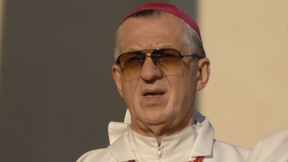 Biskup Mieczysław Cisło poucza kobiety w sprawie macierzyństwa