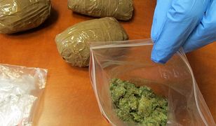 Pomorscy policjanci zatrzymali w Rumi 32-latka. Mężczyzna przewoził w walizce 9 kg marihuany