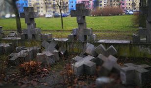 Zniszczone krzyże na gdańskim cmentarzu. Wina wandali?