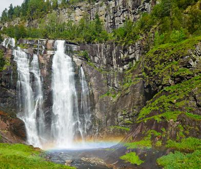 Nie tylko pożyteczna, ale też przyjemna dla oka. Norweska toaleta z pięknym widokiem