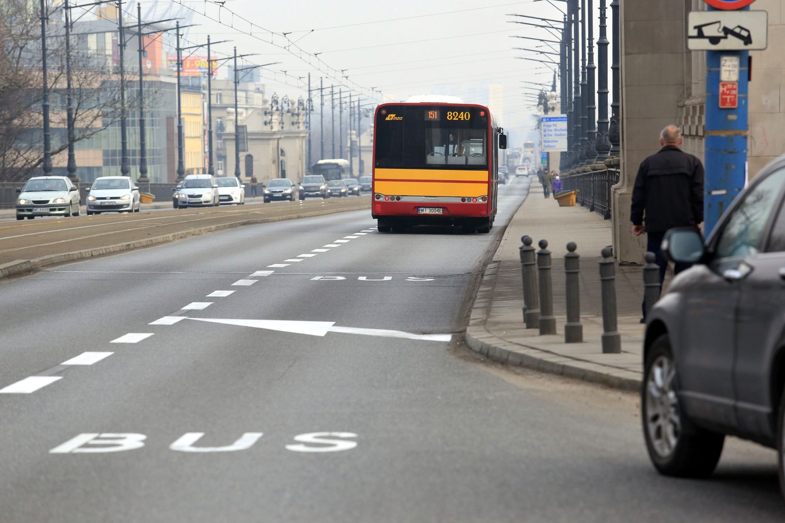 Motocykliści już legalnie na buspasach. Warszawa testuje nowe rozwiązanie 
