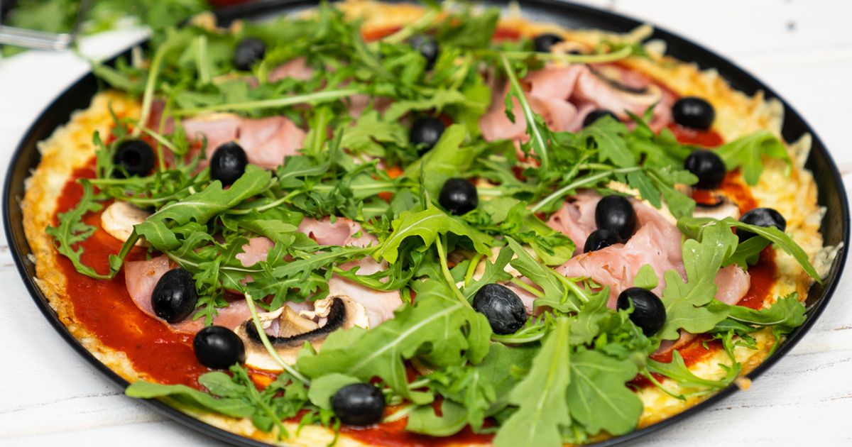 Błyskawiczna pizza bez spodu. Włoska uczta w 15 minut bez wyrabiania ciasta i bałaganu