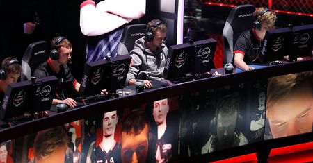 E-sport: Gracze Overwatcha ukarani za podrywanie fanek