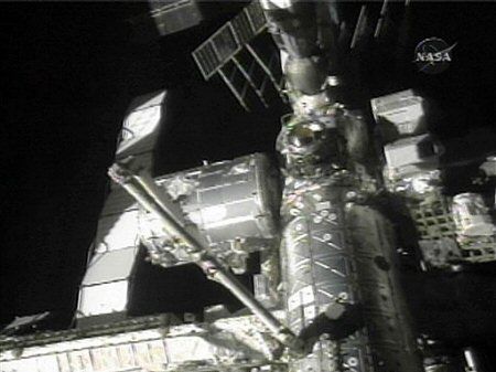 Astronauci montują 16-tonowy moduł Harmony