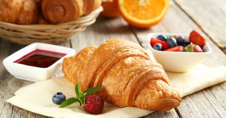 Koniec prawdziwych croissantów? Cukiernicy mówią o kryzysie. Ceny masła wzrosły dwukrotnie