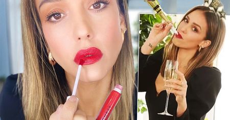 Sylwester 2020: Jessica Alba w sukience od polskiej projektantki. Jest piękna, ale cena też robi wrażenie