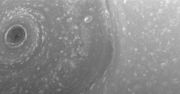 Sonda Cassini przesłała zaskakujące fotografie Saturna
