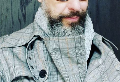 Tym celebrytom nie spojrzysz w oczy. Rozpoznasz ich mimo to?