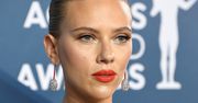 Scarlett Johansson kipiała seksapilem. Odsłoniła całe wytatuowane plecy