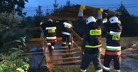 Odcięci od świata. Ulewa zniszczyła most