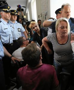 Protest w Sejmie. Uczestnicy próbowali powiesić transparent w oknie, interweniowała Straż Marszałkowska