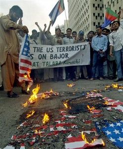 10 tys. protestuje po zbombardowaniu szkoły i zabiciu 80 osób